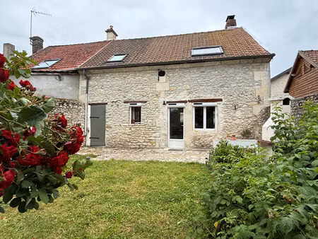 maison en pierre avec jardin et cave