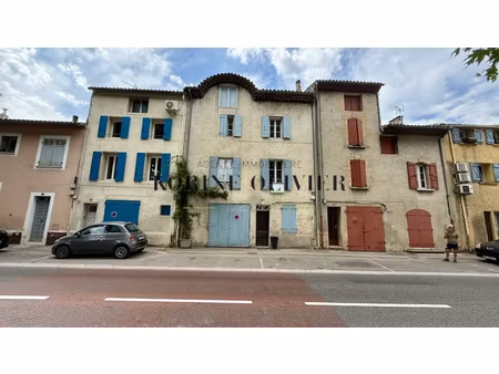 peyrolles en pce : maison de village avec jardin