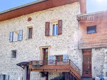 appartement t4 de 120 16 m² - entrée indépendante - terrasse vue chartreuse - dépendances 
