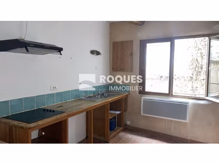 lodeve centre  appartement t2  40 m2  1er étage