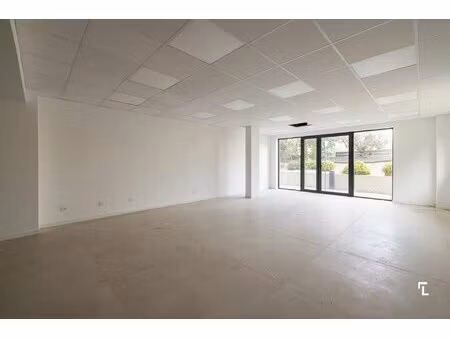 le saint cyr - local commercial de 63m2 - 83270 saint cyr sur mer