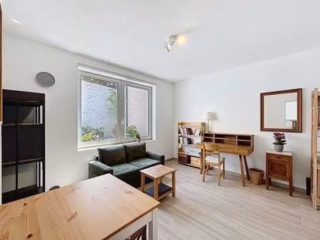 charmant studio lumineux avec cour privative