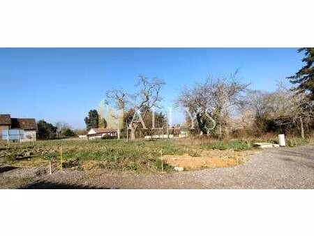 vente terrain à chaumont-en-vexin (60240) : à vendre / 783m² chaumont-en-vexin