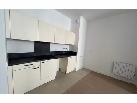 location appartement  63.97 m² t-2 à compiègne  890 €