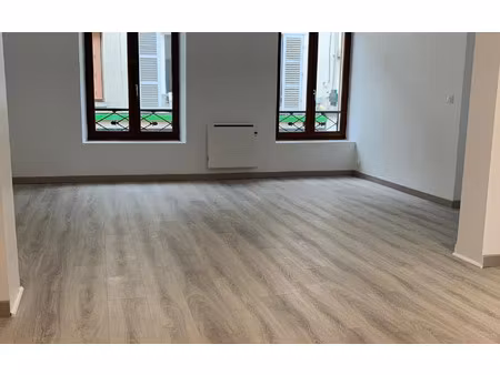 location appartement  m² t-2 à coulommiers  725 €
