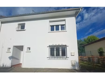 location maison  m² t-4 à saint-pierre-du-mont  920 €