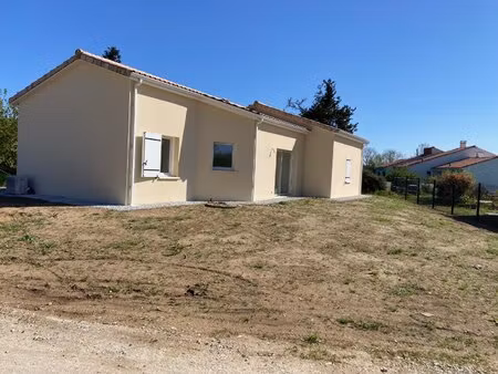 location maison 4 pièces 93m² st yrieix sur charente 16710