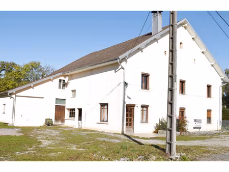 ancienne ferme de caractere entre pontarlier et besancon proche frontiere suisse