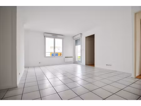 appartement 2 pièces bis calme à louer à sainte geneviève des bois avec balcon et parking