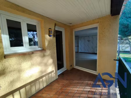 a vendre : appartement 4 pieces de 93m² avec loggia a vias