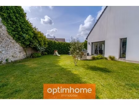 une maison récente pensée pour le quotidien  dans l’un des villages les plus prisés de la 