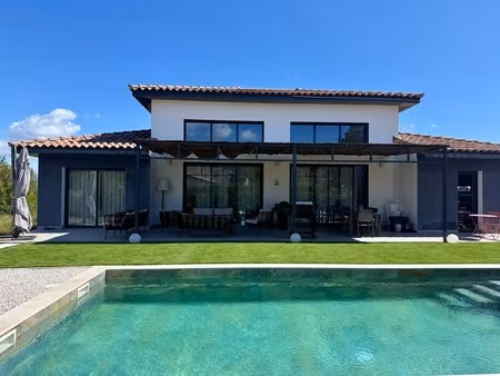 a 15 mn au nord de saint gely du fesc  magnifique villa contemporaine recente avec vue