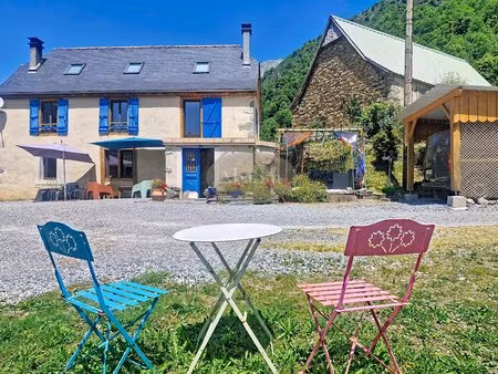 maison grange dépendances sur 1 7 ha