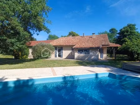 maison de 245 m² à fleurance