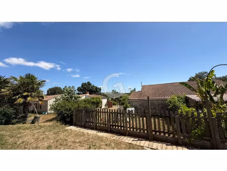 vente maison 8 pièces 219 m² lairoux (85400)