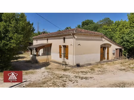 maison en pierre avec grange et dépendances