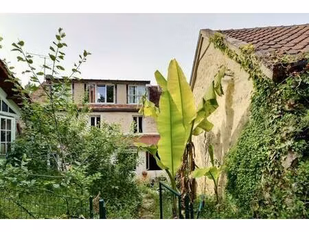 maison atypique  dépendances et jardin au cœur d'un charmant village des yvelines