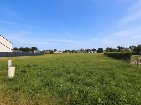 terrain constructible viabilisé de 880 m2