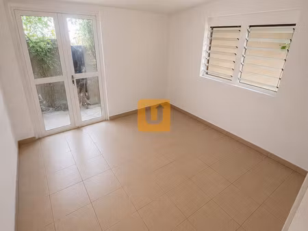 local commercil 180m2 la bretagne bureaux + atelier