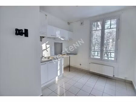 appartement f2 en bon état secteur gare d'epernon avec cave