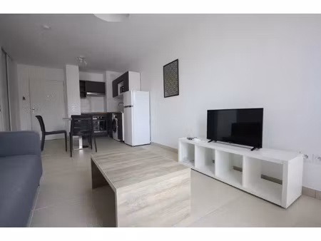 location appartement 2 pièces 50 m² à marseille 2 (13002)