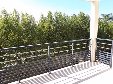 appartement t2 avec terrasse et parking à orange