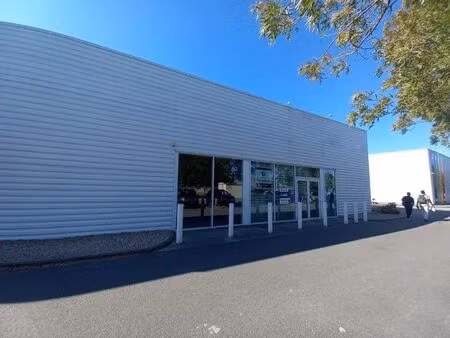 location commerce chatellerault 86100 600m²