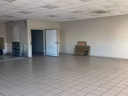 location commerce vannes 56000 160m²