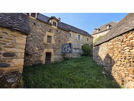 corps de ferme en bordure du lot à rénover