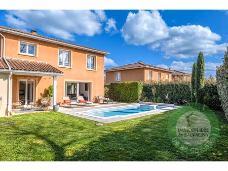 a vendre belle maison 4 chambres avec piscine