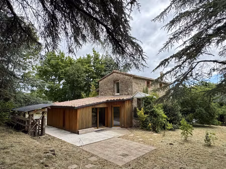 propriété atypique sur 3600 m2 de terrain