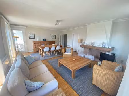meublé: appartement spacieux près de la digue!