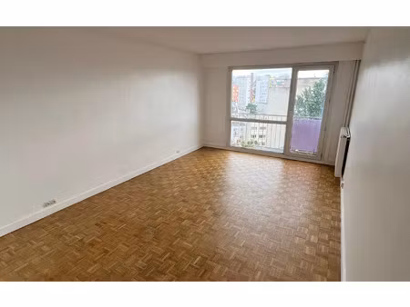 location appartement  63.9 m² t-3 à paris 20  2 120 €