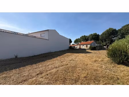 vente terrain 701 m² à angoulins (17690)  336 000 €