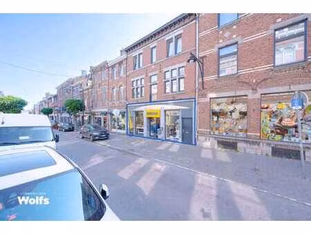 rez commercial de +/- 180 m² à la situation privilégiée !