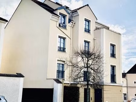 appartement 4 pièces de 82m2  3 chambres avec terrasse et parking
