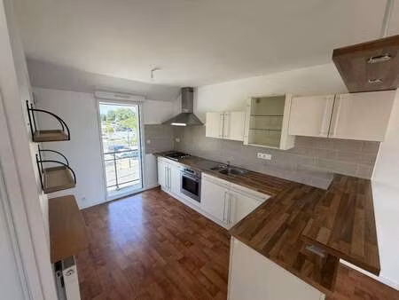 location appartement 3 pièces à sainte-anne-d'auray (56400) : à louer 3 pièces / 59m² sain