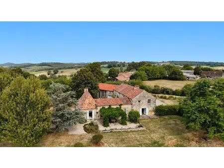 propriété de charme en pierre avec gîte  studio indépendant et piscine