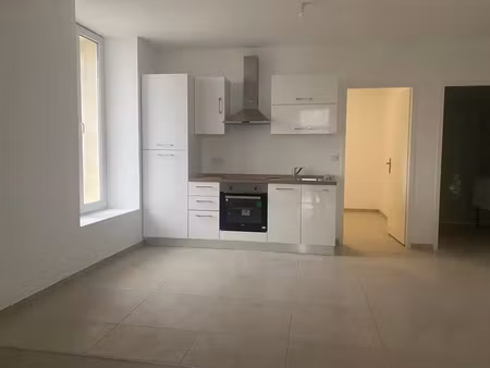 location maison 2 pièces 49 m² à sallebœuf (33370)