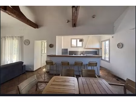 rare à cannes : maison de ville avec vastes garages et potentiel d'aménagement