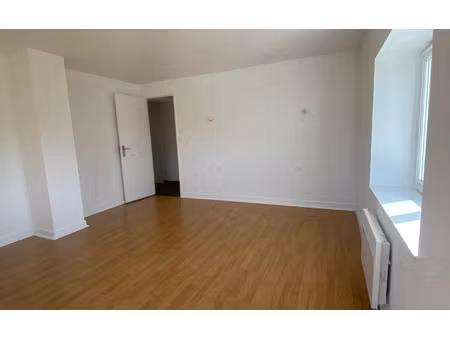 location appartement  m² t-4 à jouy-le-châtel  930 €