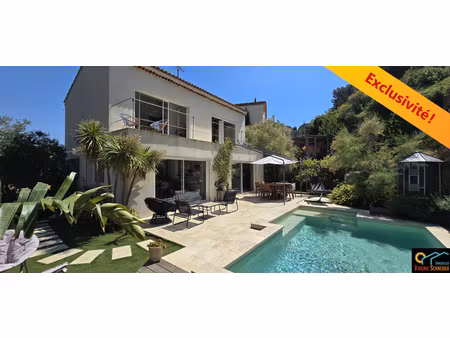 maison 5 pieces de 130m² sur parcelle de 1260m² avec piscine et garage