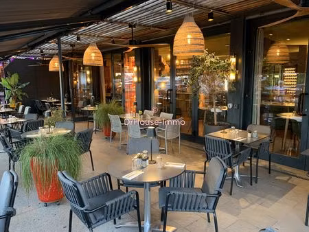 restaurant pizzeria et specialites italiennes avec une grande terrasse situe sur le port d