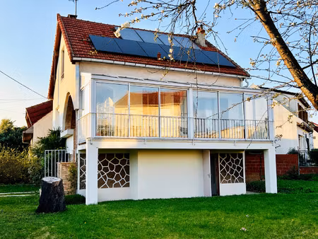 une maison familiale lumineuse avec véranda et jardin de 507