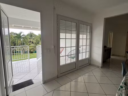 bas-de-villa sécurisé t3 meublé.