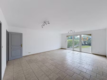 local commercial à vendre à graveson - 43 m² avec parking