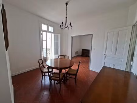 un appartement de 60m2 t3 grenier