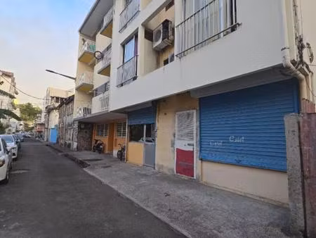 lot de 3 appartements plus un local