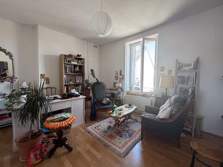rue jean pouyat - t2 refait à neuf !