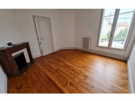 location appartement  m² t-2 à mont-de-marsan  640 €